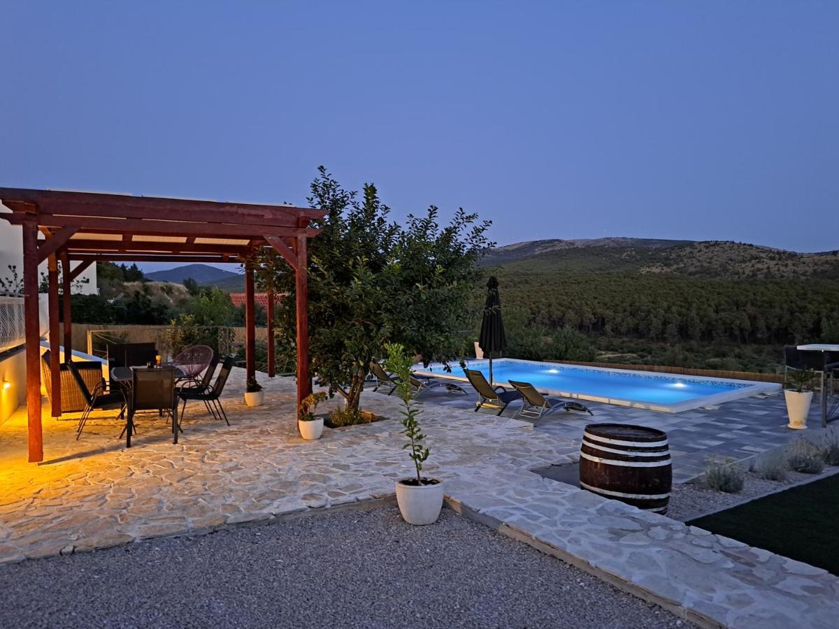 Guest House "The View" - With A Pool Donje Polje Exteriér fotografie
